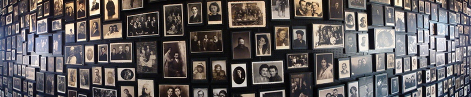Le mur des photos dans le Zentralsauna à Birkenau